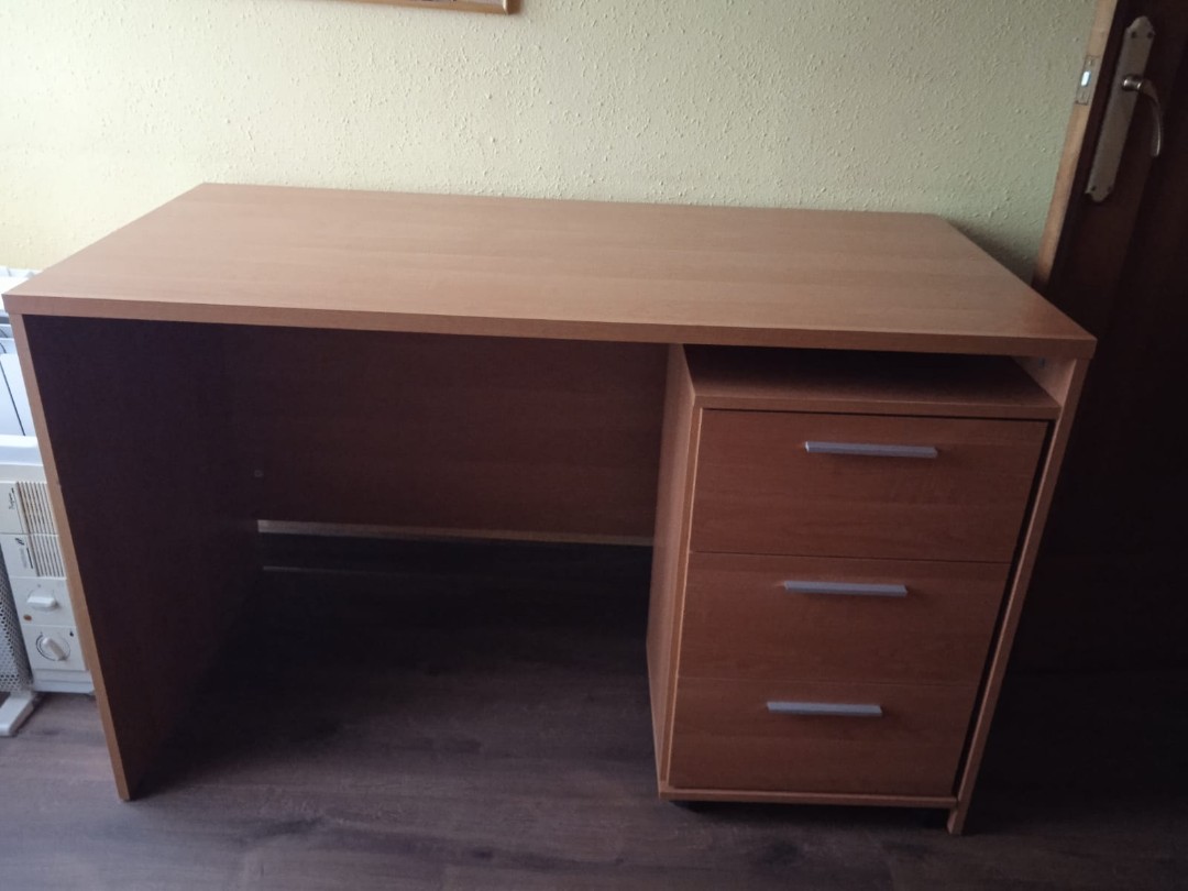 Foto de cliente de Mesa Escritorio Clásica con cajonera color Cerezo 120 cm