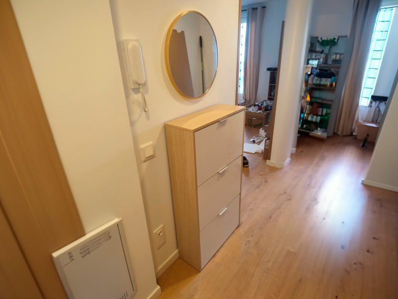 Foto de cliente de Mueble Zapatero Recibidor 3 Puertas Color Roble Y Blanco Brillo 60 cm