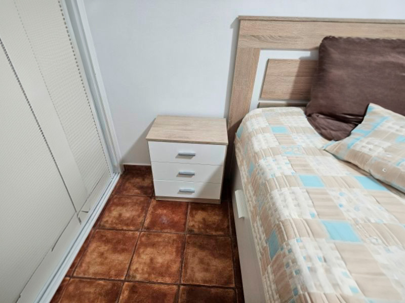 Foto de cliente de Mesita de Noche Couple Color Sahara y Blanco Mate con 2 Cajones 50x42 cm