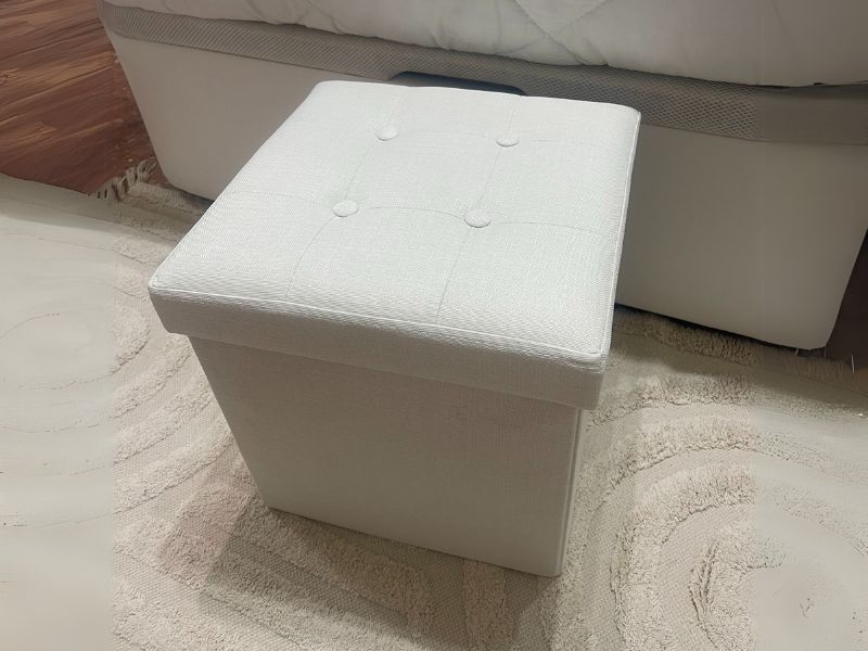 Foto de cliente de Baúl Puff Plegable Lysandre en Color Beige con Terciopelo 38x38 cm