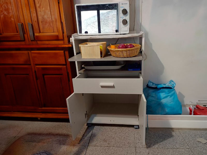 Foto de cliente de Mueble Auxiliar Microondas Con Ruedas Color Blanco 59x92x40 cm