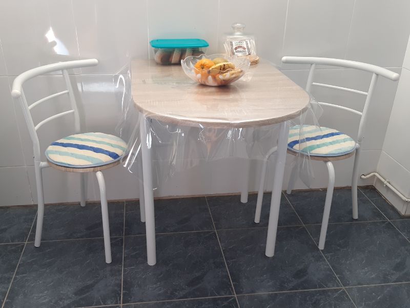 Foto de cliente de Conjunto mesa y 2 sillas blanco y roble Butterfly