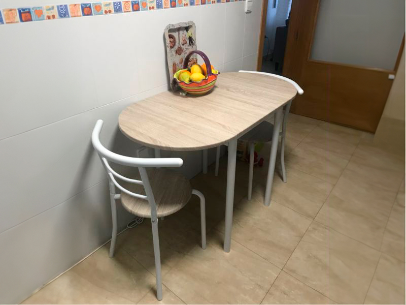 Foto de cliente de Conjunto mesa y 2 sillas blanco y roble Butterfly