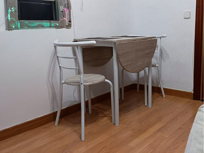 Foto de cliente de Conjunto mesa y 2 sillas blanco y roble Butterfly