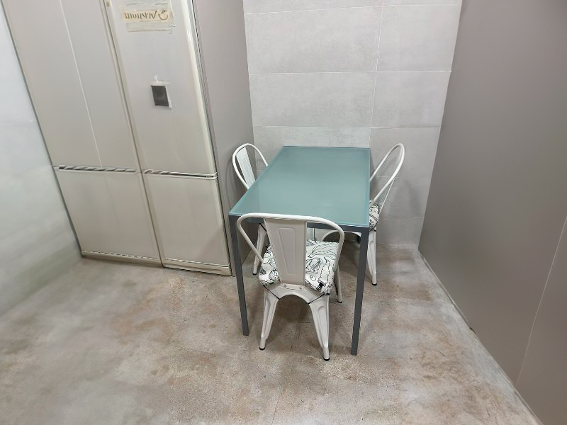 Foto de cliente de Mesa Cica Blanca fabricado en Cristal 105x75x60 cm