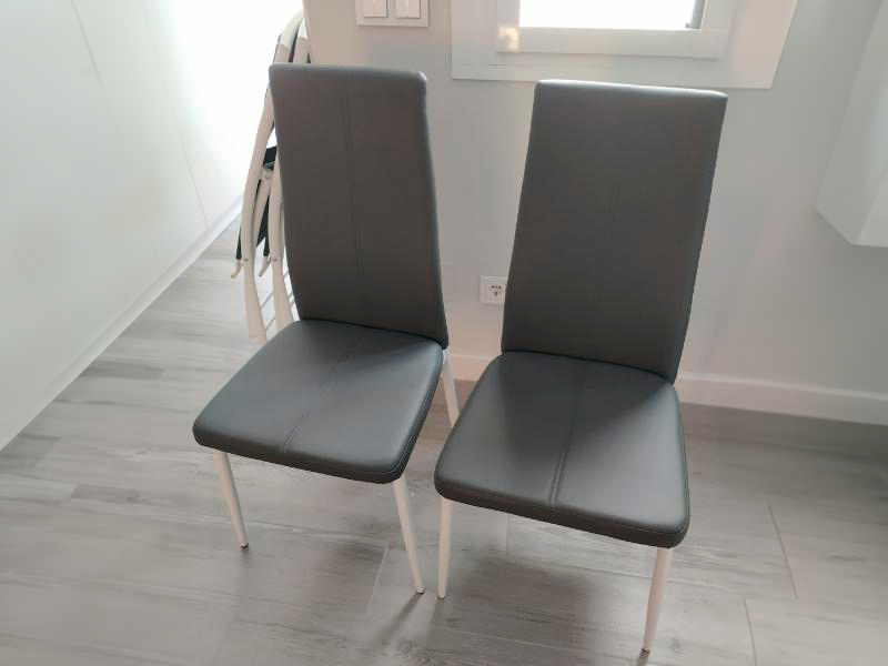 Foto de cliente de Silla De Comedor Salón Sora De Polipiel Color Gris Y Plata