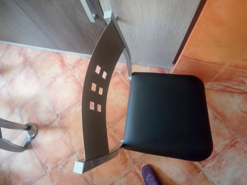 Foto de cliente de Silla De Cocina Costa Negro Con Polipiel Y Metal