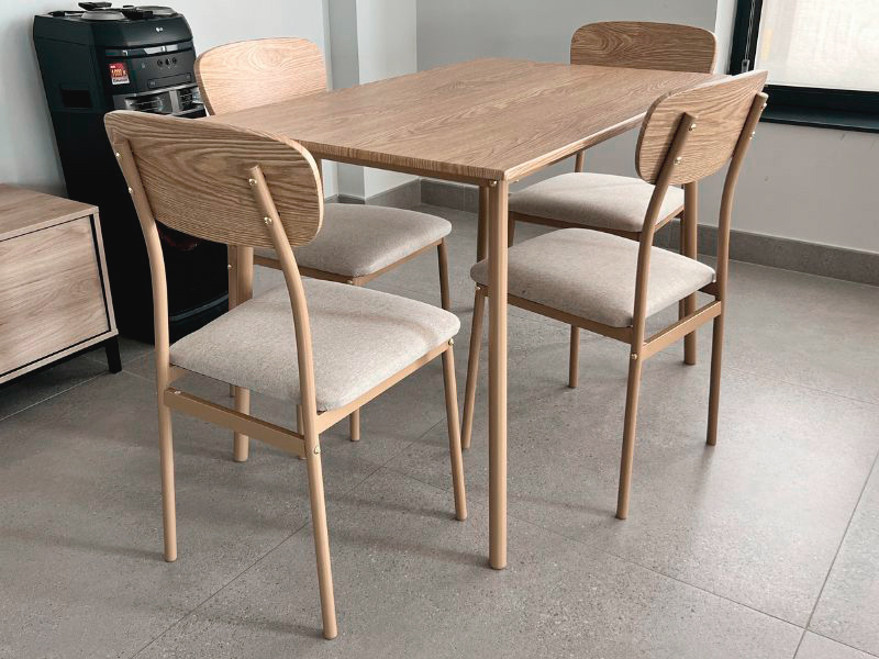 Foto de cliente de Conjunto Mesa y 4 Sillas Vex Estilo Industrial Color Roble Claro y Champagne