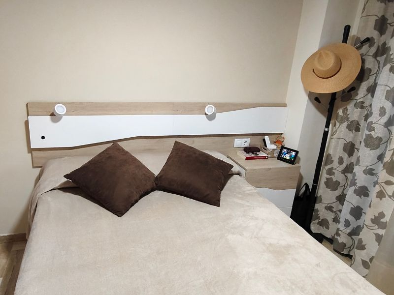 Foto de cliente de Cabecero Cama Future o Asimetric con LED dormitorio Principal Sahara y Blanco  220 cm