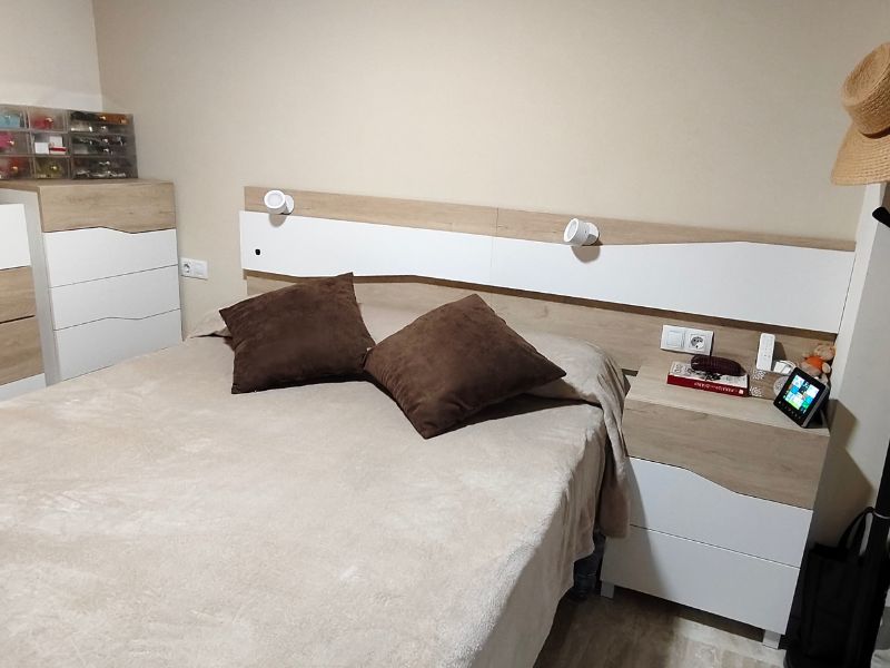 Foto de cliente de Cabecero Cama Future o Asimetric con LED dormitorio Principal Sahara y Blanco  220 cm