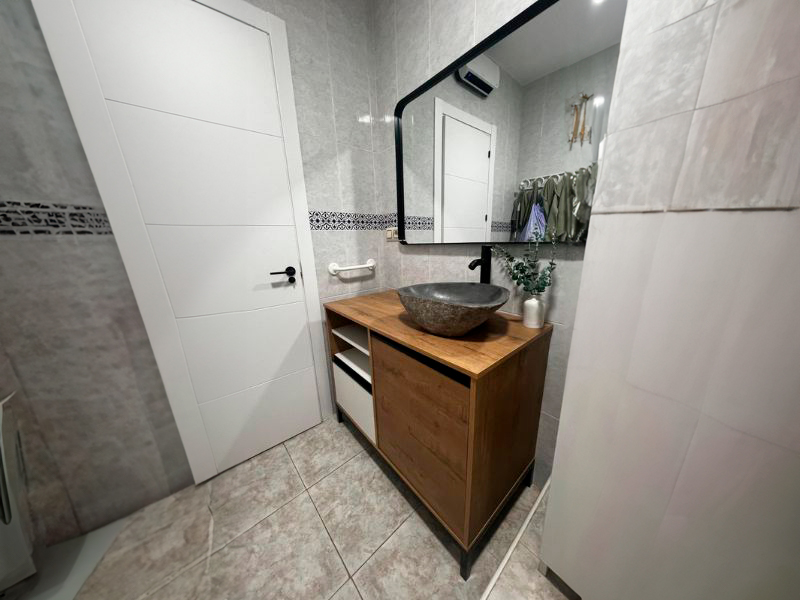 Foto de cliente de Mueble de Baño con Patas Támesis Roble y Blanco 100 cm (Lavabo opcional)