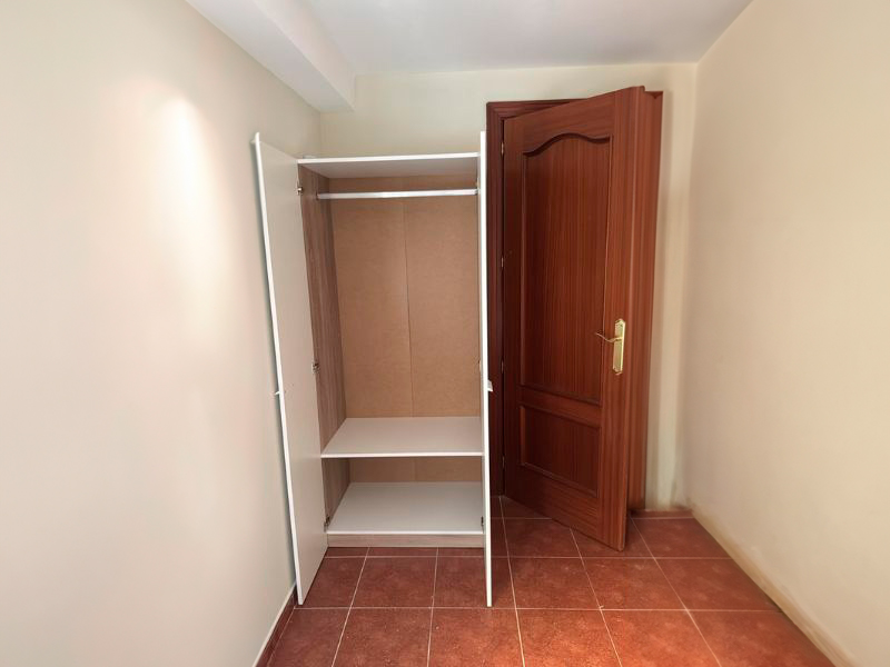 Foto de cliente de Armario 2 Puertas Tibet Color Roble Cambrian y Blanco 79x180 cm