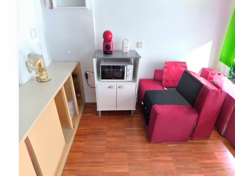 Foto de cliente de Mueble Auxiliar Cocina Microondas Color Blanco Con Tapa Gris 58x95 cm