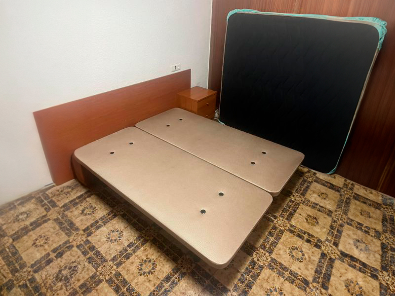 Foto de cliente de Base de Cama Tapizada XL 180/160 cm Ancho Beige (Con patas)