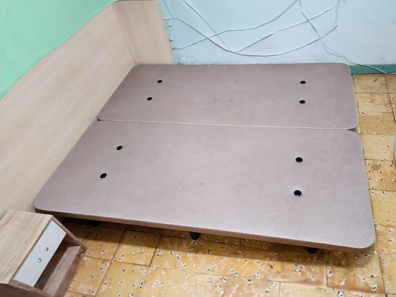 Foto de cliente de Base de Cama Tapizada XL 180/160 cm Ancho Beige (Con patas)