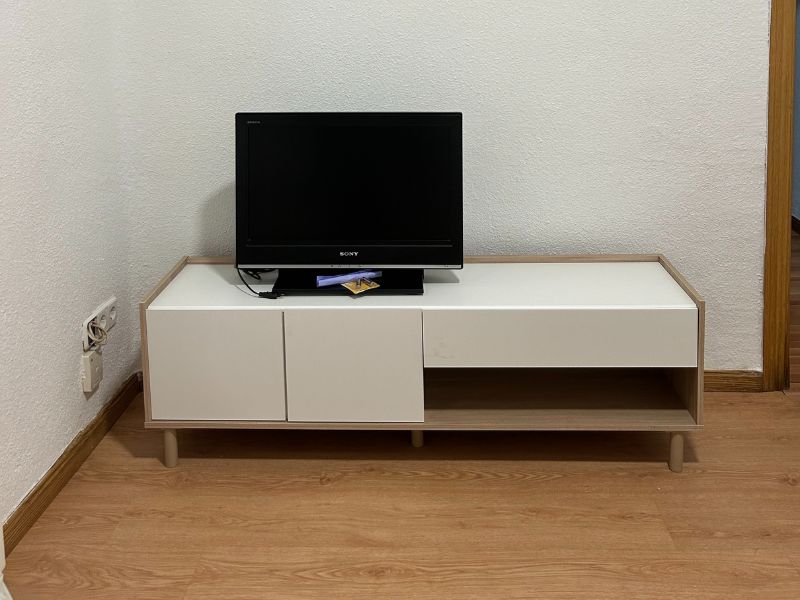 Foto de cliente de Mueble TV Azzaro 150 cm Salón Comedor Roble Japonés y Blanco Mate