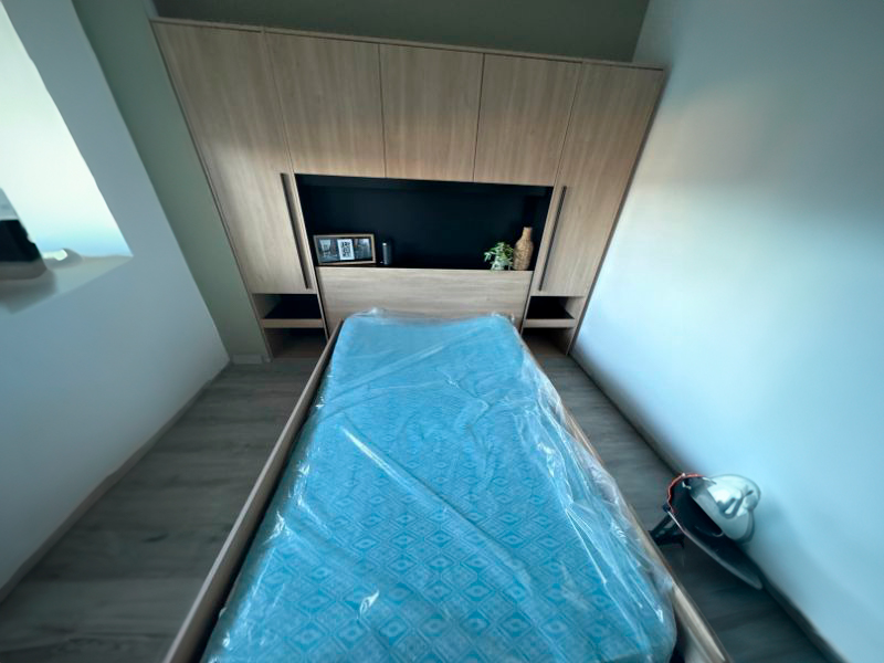 Foto de cliente de Cabecero de Cama Doble Puente John Color Roble Brooklyn y Negro Stipple 265 cm