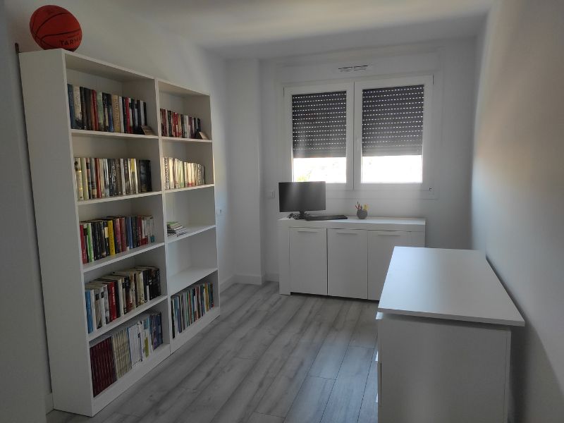Foto de cliente de Estantería Alta Office Color Blanco Artik Estilo Moderno 201x80x28 cm