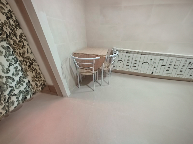 Foto de cliente de Conjunto mesa y 2 sillas blanco y roble Butterfly