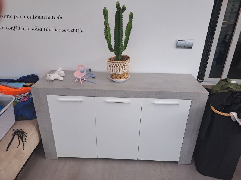Foto de cliente de Aparador Salón Comedor Estilo Industrial Con 3 Puertas Color Gris Cemento Y Blanco 144 cm
