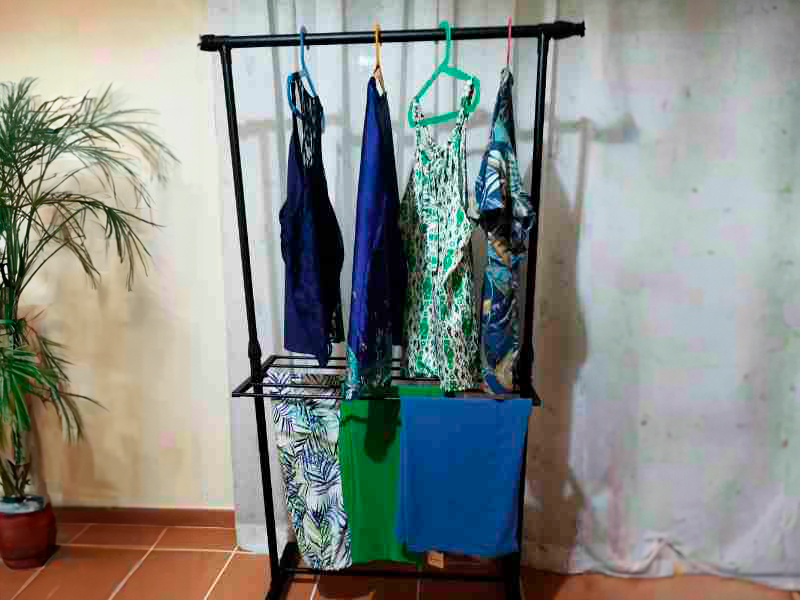 Foto de cliente de Perchero Burro Extensible Ajustable con Ruedas con Barra y Estante Negro 145x160 cm