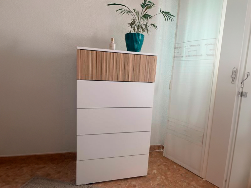 Foto de cliente de Cómoda Ethna 5 Cajones Color Blanco Artik Y Natur 61x109 cm