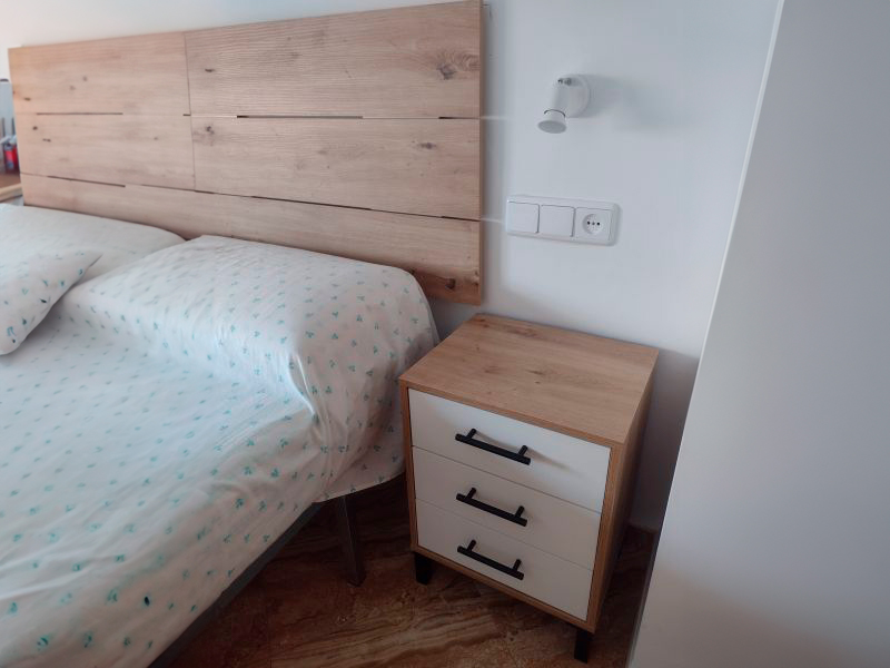 Foto de cliente de Cabecero con 2 Mesitas Lúmina en Blanco Artik y Roble Nodi 240 cm