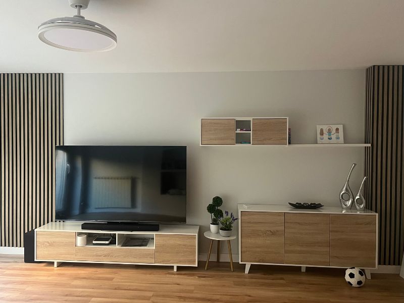 Foto de cliente de Aparador Salón Moderno Zaiken 3 Puertas Color Blanco Brillo Y Roble Canadian 154 cm