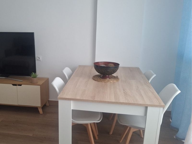 Foto de cliente de Pack Mesa con 4 Sillas Estilo Nórdico Color Blanco y Roble Canadian