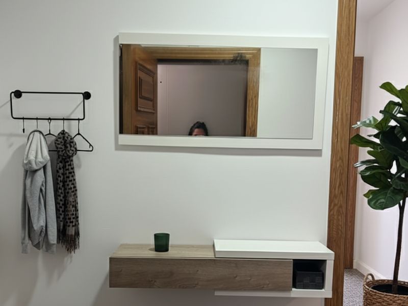Foto de cliente de Mueble de Entrada Recibidor Noon con Espejo Blanco Y Roble 95 cm