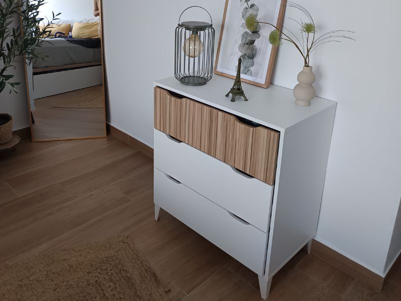 Foto de cliente de Cómoda Arles 4 Cajones Blanco Albo y Roble Rayado 80x80 cm