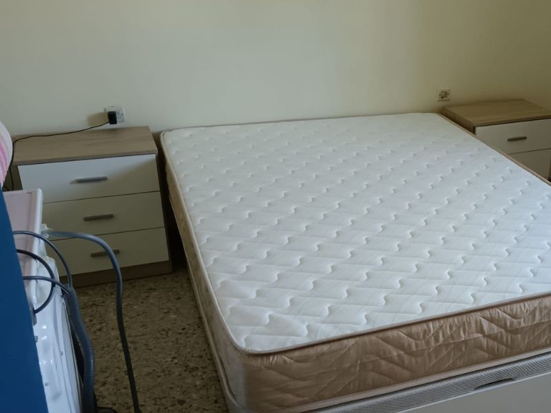 Foto de cliente de Mesita de Noche Couple Sahara Blanco Mate con 3 Cajones 50x58 cm