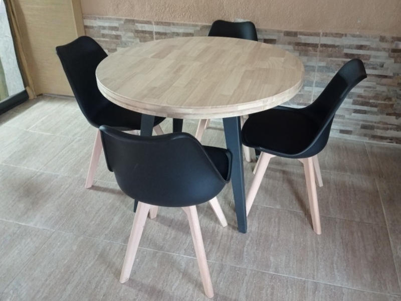 Foto de cliente de Conjunto Mesa Extensible y 4 Sillas Color Roble Nordish y Negro