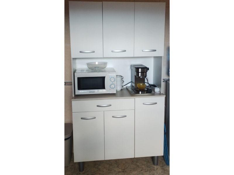 Foto de cliente de Armario aparador blanco cocina 6 puertas. Blanco y roble 101x185 cm