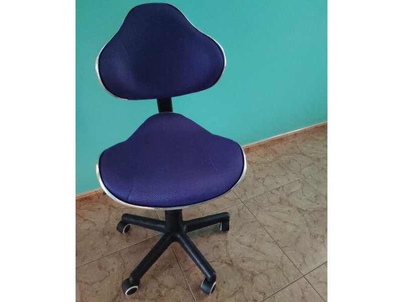 Foto de cliente de Silla escritorio Juvenil Bambola Color Morado y Negro