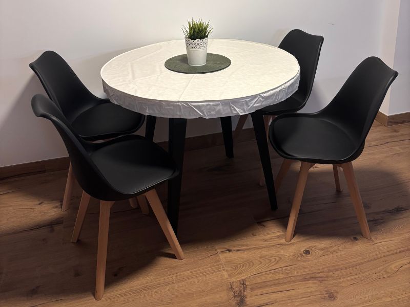 Foto de cliente de Conjunto Mesa Extensible y 4 Sillas Color Roble Nordish y Negro