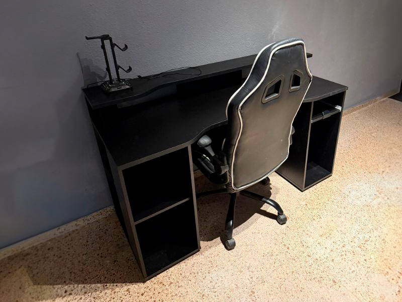 Foto de cliente de Mesa Gaming Escritorio Jeu Color Negro Con Luz Led 150 cm