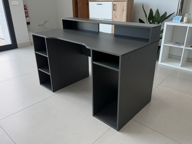 Foto de cliente de Mesa gamer Ozone gris reversible 136 cm