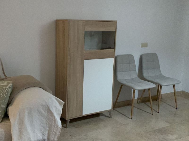 Foto de cliente de Vitrina Kikua Plus color roble y blanco salón 77x142 cm