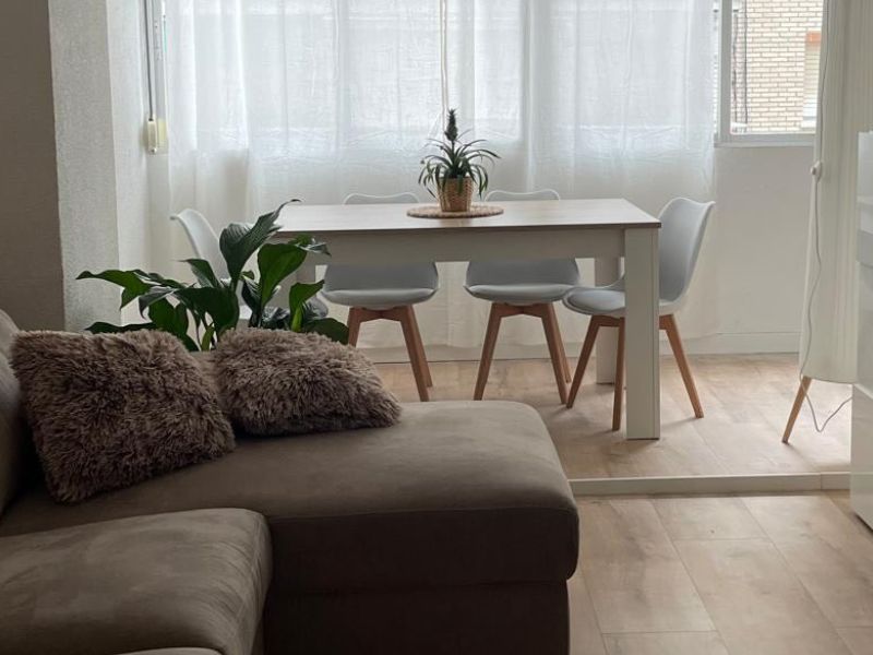 Foto de cliente de Pack Mesa con 4 Sillas Estilo Nórdico Color Blanco y Roble Canadian