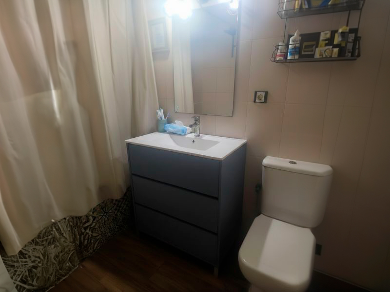 Foto de cliente de Mueble de Baño con Patas y Espejo Kalma Azul Talco 82 cm (Lavabo opcional)