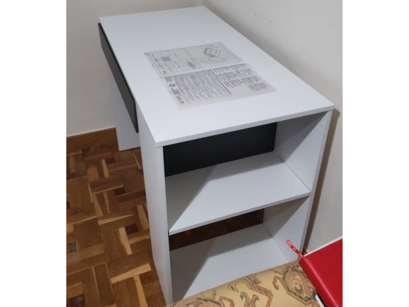 Foto de cliente de Escritorio Masster 1 cajón blanca y gris 101 cm