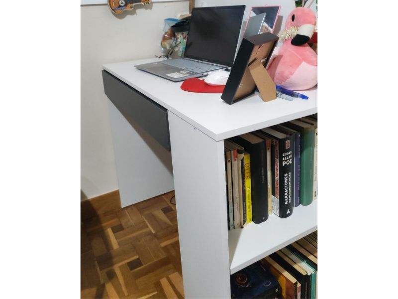 Foto de cliente de Escritorio Masster 1 cajón blanca y gris 101 cm