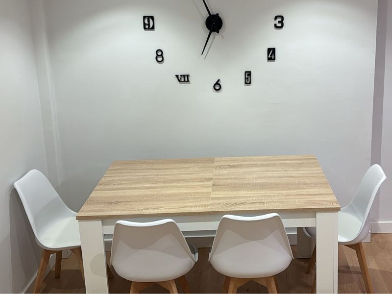 Foto de cliente de Pack Mesa con 4 Sillas Estilo Nórdico Color Blanco y Roble Canadian