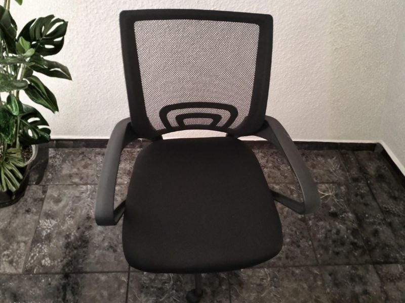 Foto de cliente de Silla oficina Vita giratoria negra con refuerzo lumbar