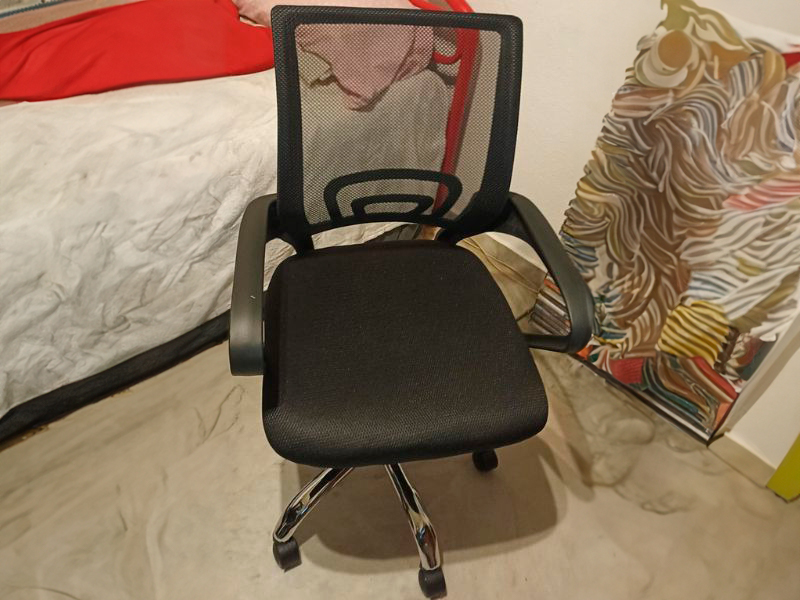 Foto de cliente de Silla oficina Vita giratoria negra con refuerzo lumbar