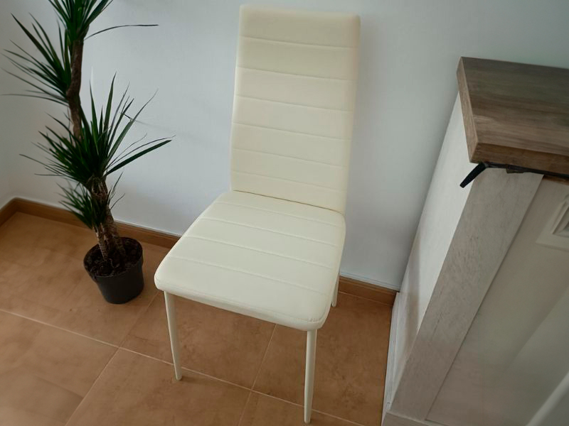 Foto de cliente de Silla de Comedor Avat Moderna en Color Blanco
