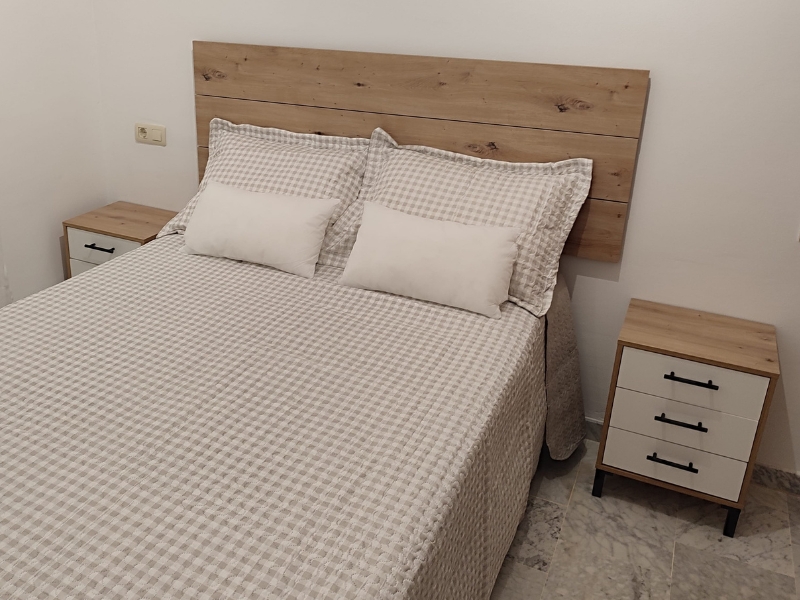 Foto de cliente de Cabecero con 2 Mesitas Lúmina en Blanco Artik y Roble Nodi 240 cm