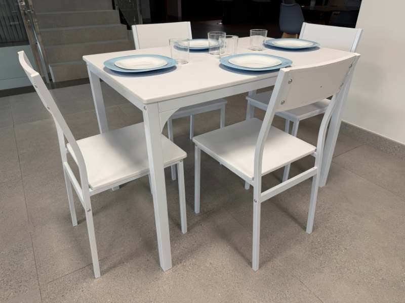 Foto de cliente de Conjunto Mesa Cocina con 4 Sillas Color Blanco Brillo