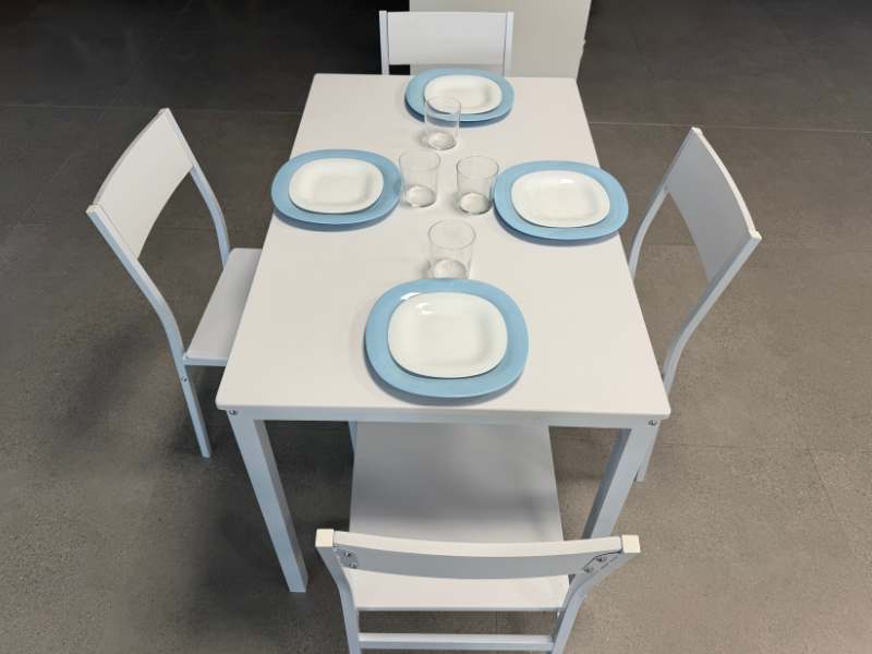 Foto de cliente de Conjunto Mesa Cocina con 4 Sillas Color Blanco Brillo